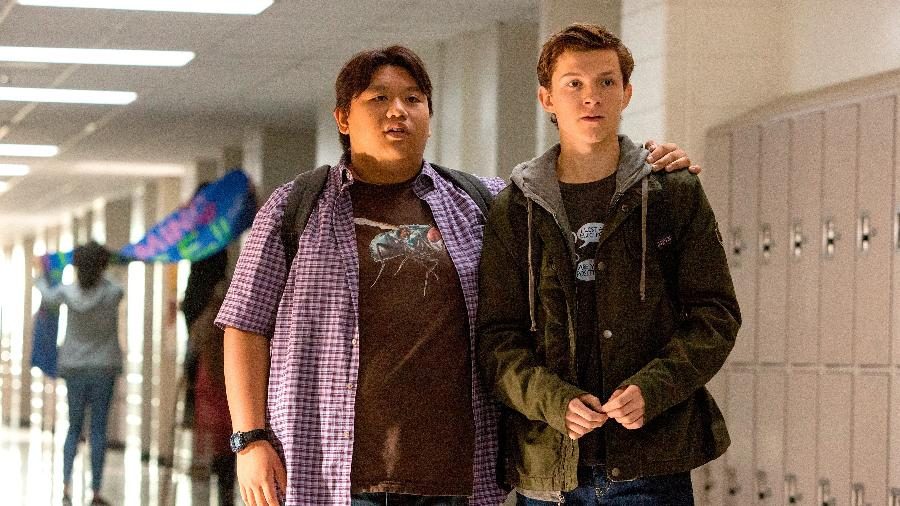 ned-jacob-batalon-e-peter-tom-holland-em-cena-de-homem-aranha-de-volta-ao-lar-1556805436323_v2_900x506